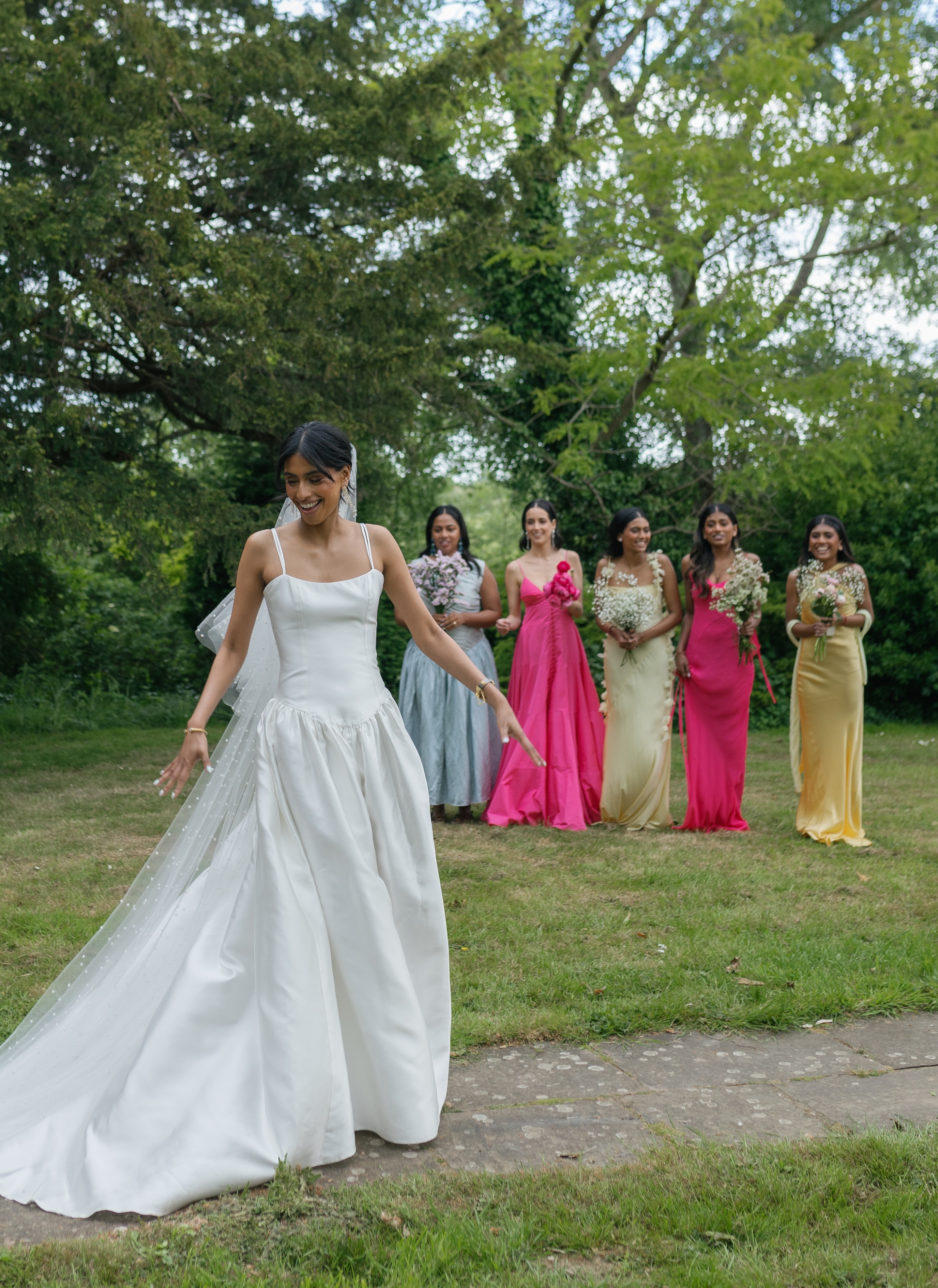 "I Asked My Bridesmaids To Rent Their Dresses" Rotator, Tamara